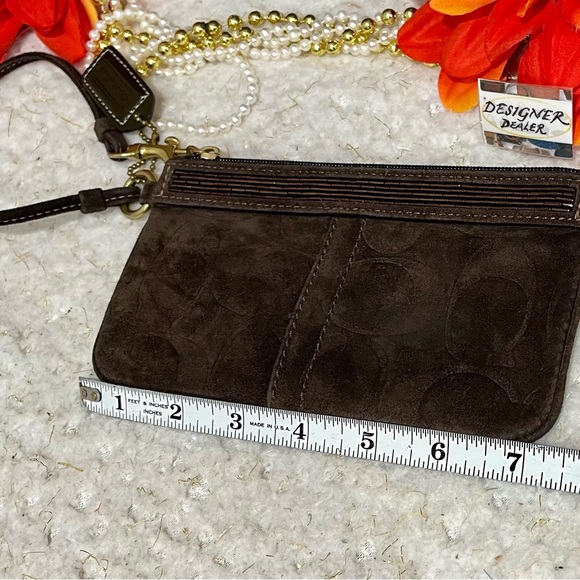 Authentic COACH Suede Embossed Sequined Chocolate Brown Wristlet VGC! - Picture 8 of 9